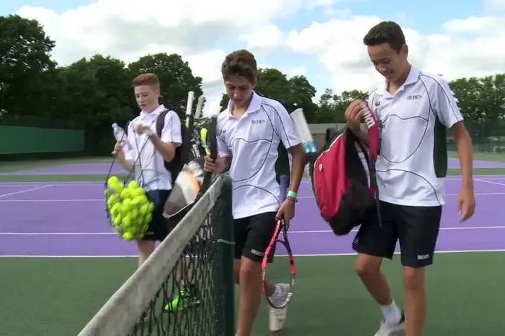 Students on the tennis courts