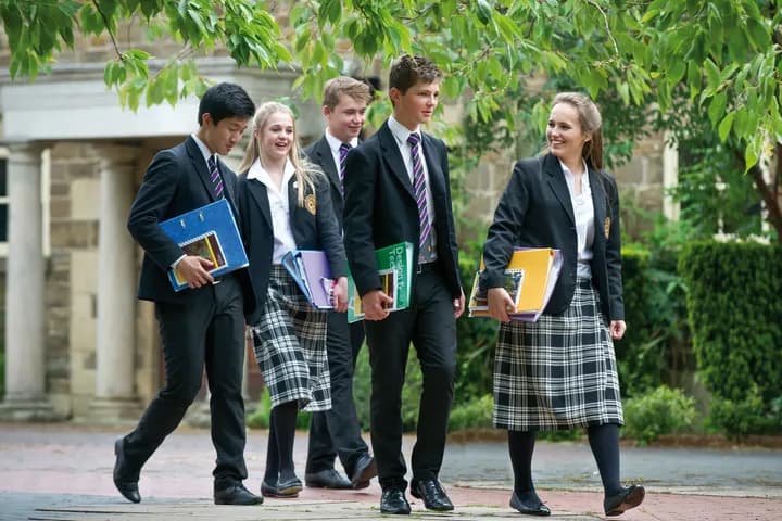 Students walking to lessons