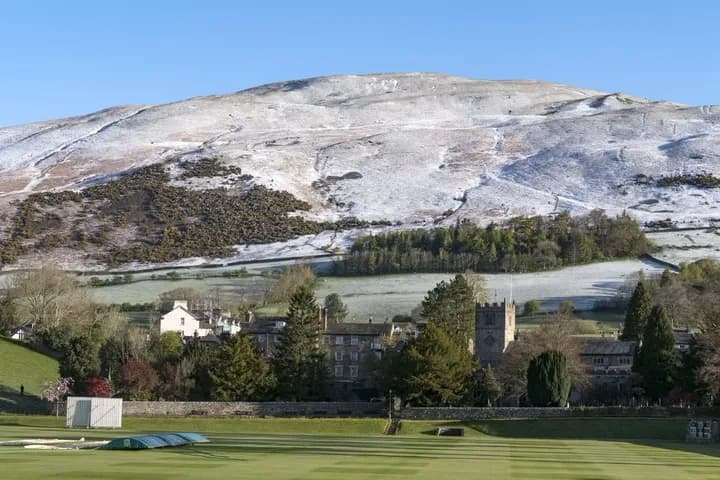 Sedbergh School beneath the Howgill Fells