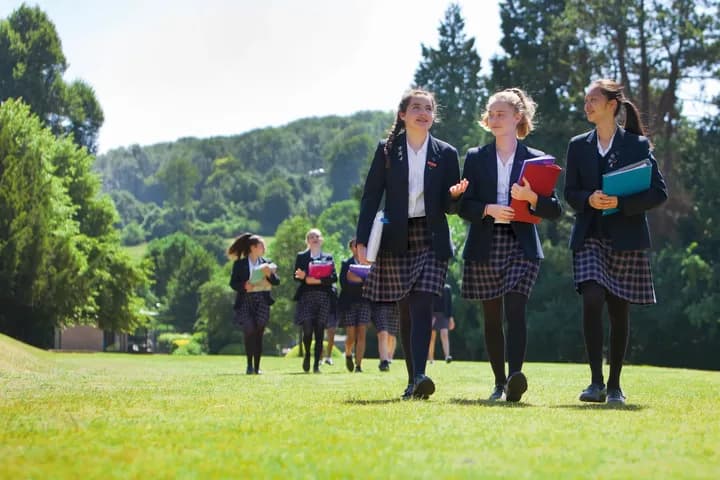Students walking through the valley grounds